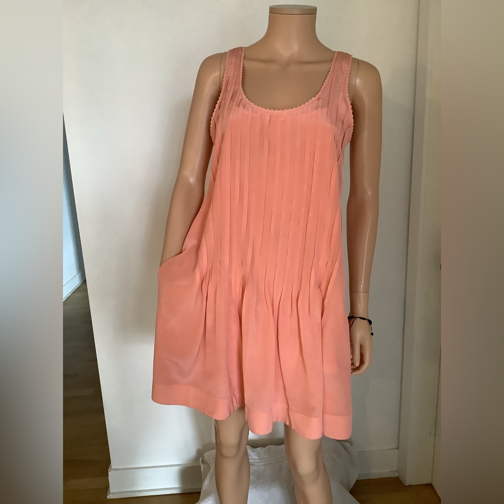Very Pretty Peach Colored Club Monaco Dress